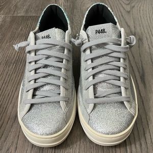 🎀NWT🎀 P448 Silver Glitter sneakers